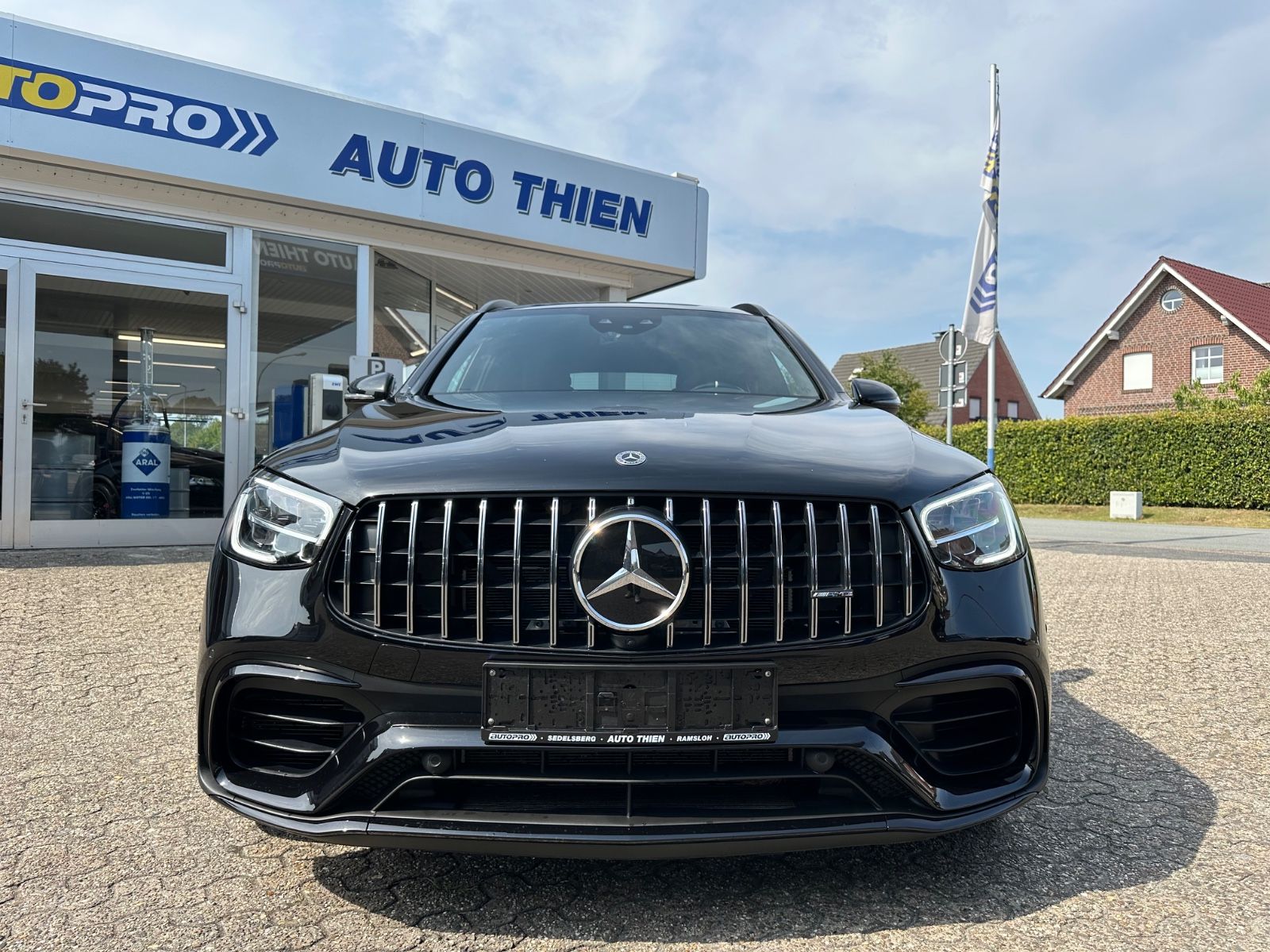 Fahrzeugabbildung Mercedes-Benz GLC 63 S AMG 4M Night/AHK/Pano/LED/360°