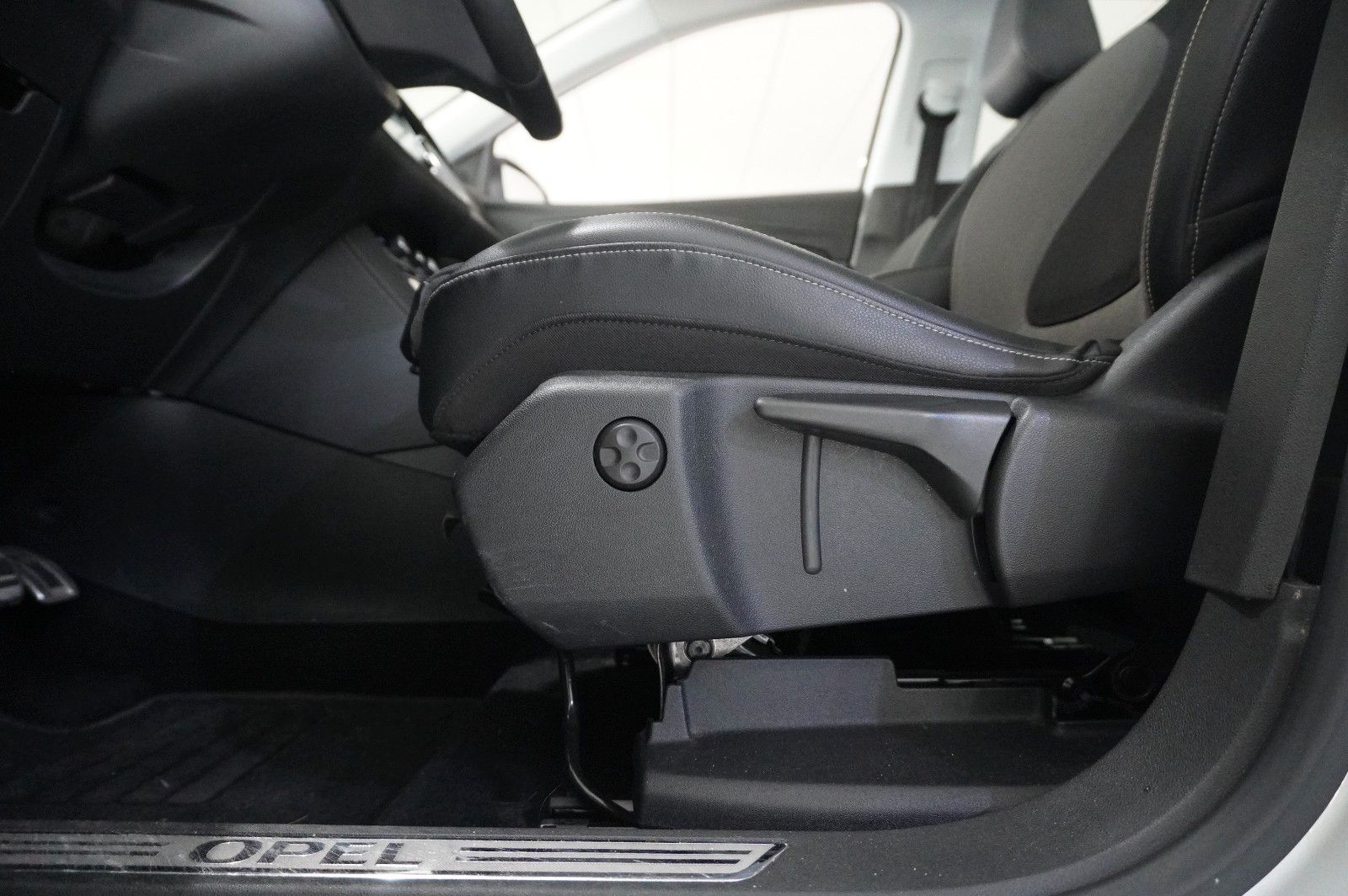 Fahrzeugabbildung Opel Grandland (X) 1.2T INNOV. NAVI/LED/KAMERA/PANO.