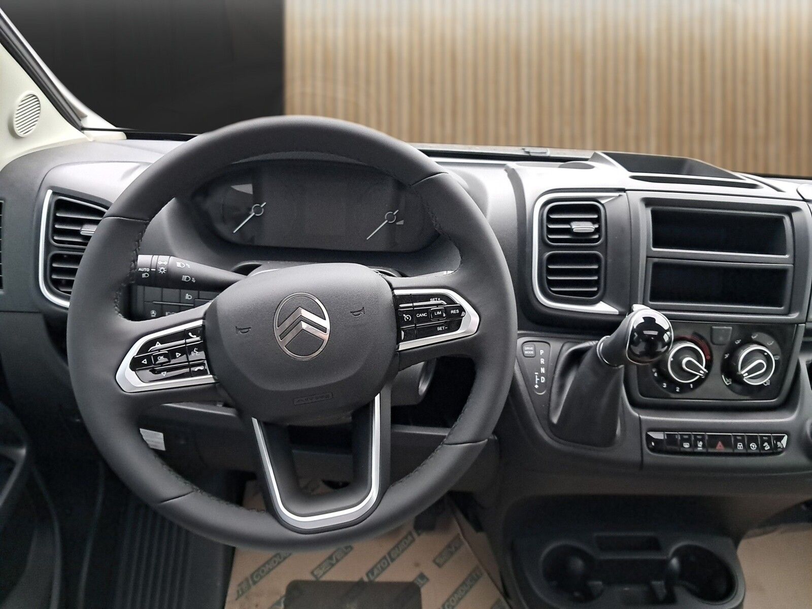 Fahrzeugabbildung Sunlight Adventure V 66 Automatik, Dörr Edition, TV