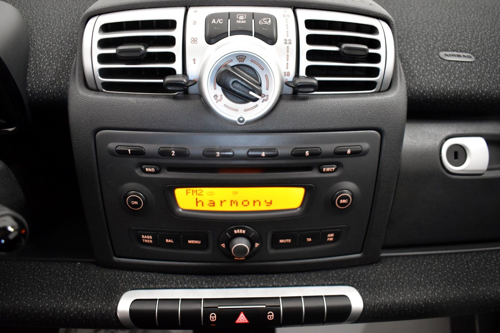 Fahrzeugabbildung Smart ForTwo coupe Micro Hybrid Drive Passion Panorama