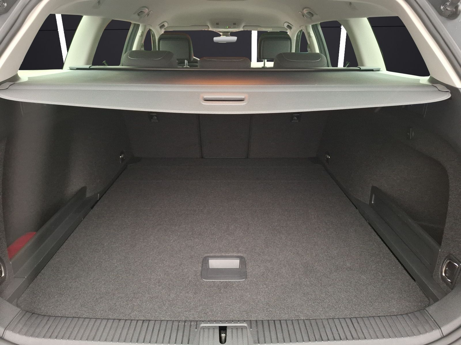 Fahrzeugabbildung Volkswagen Passat Variant TDI Business DSG 4M LED Navi ACC