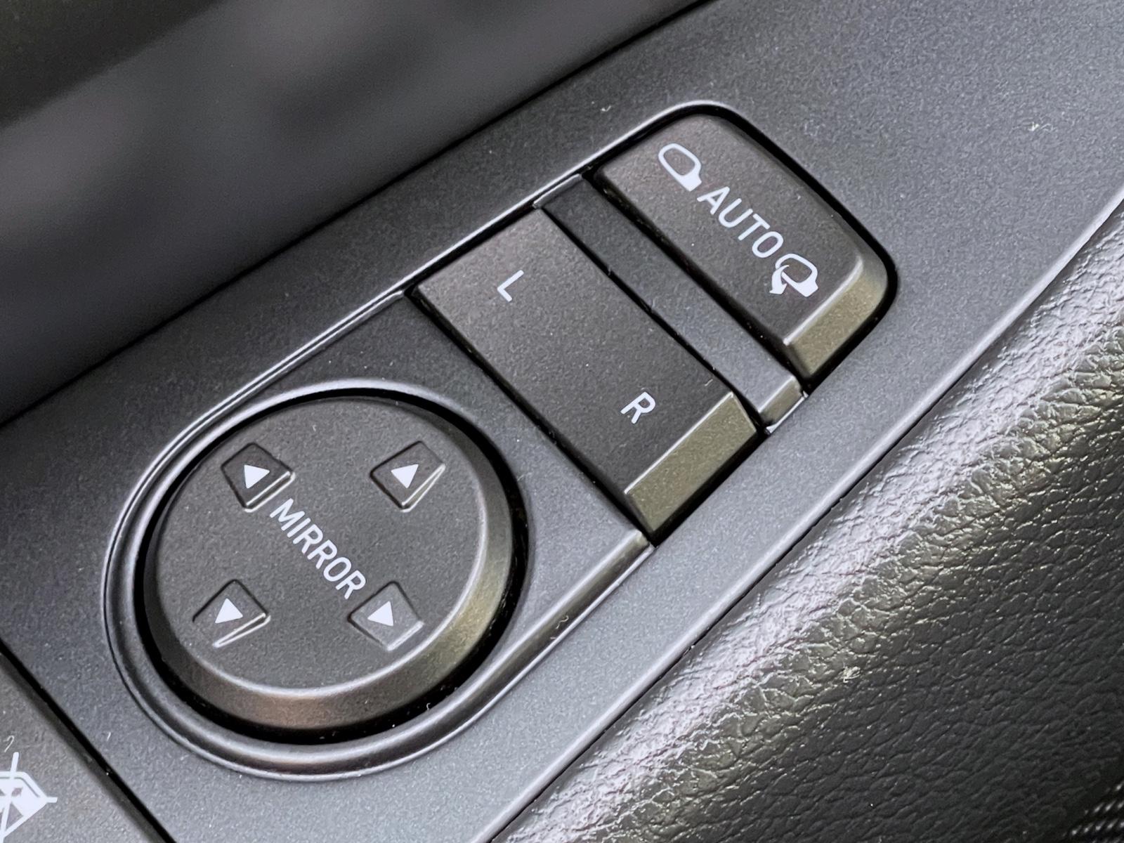 Hyundai i30 1,4 AUTOM. NAVI SITZHEIZ.SCHECKHEFT GARANTIE