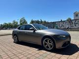 Alfa Romeo Giulia 2.0 Turbo 16V 206 kW AT8-Q4 Veloce Veloce - Alfa Romeo Giulia mit Benzin-Antrieb: Limousine
