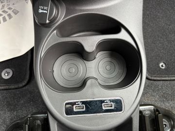 Fahrzeugabbildung Fiat 500 MildHybrid DAB Klima UConnect CarPlay uvm