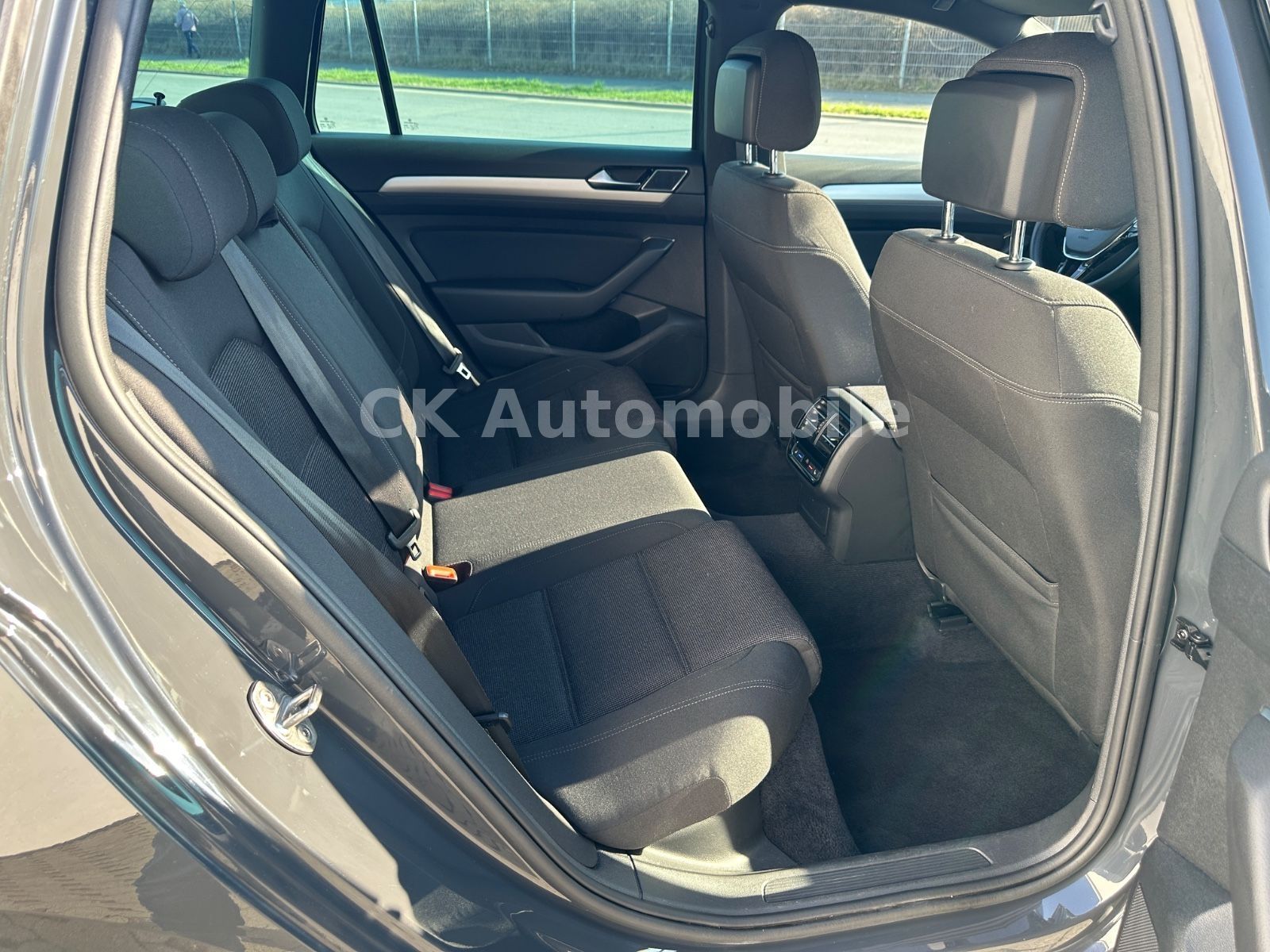 Fahrzeugabbildung Volkswagen Passat Variant Comfortline 2.0TDI/DSG/LED/AHK