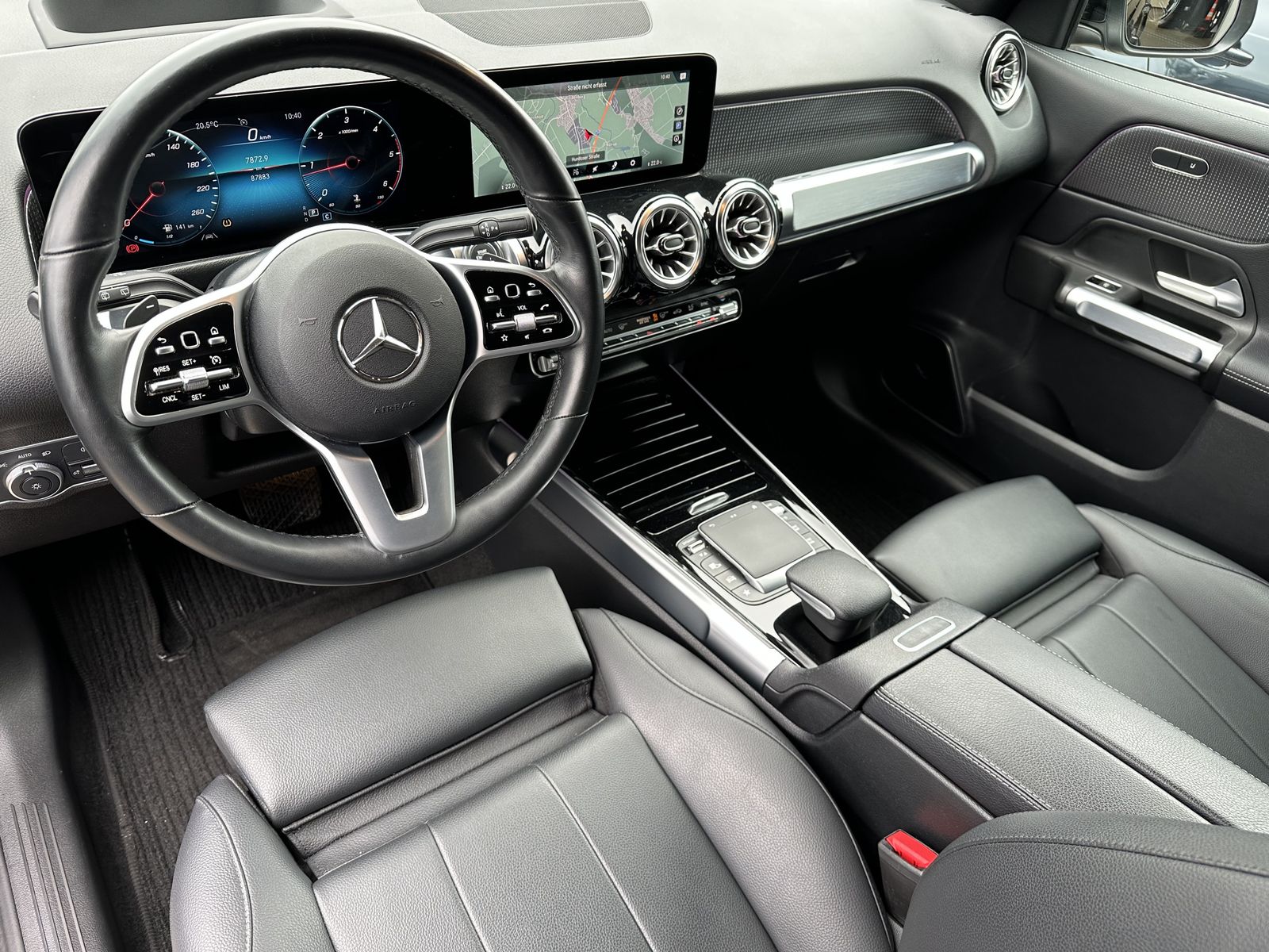 Fahrzeugabbildung Mercedes-Benz GLB 200d Progr. NAV+LED+AHK+WIDE+BURMESTER+360°