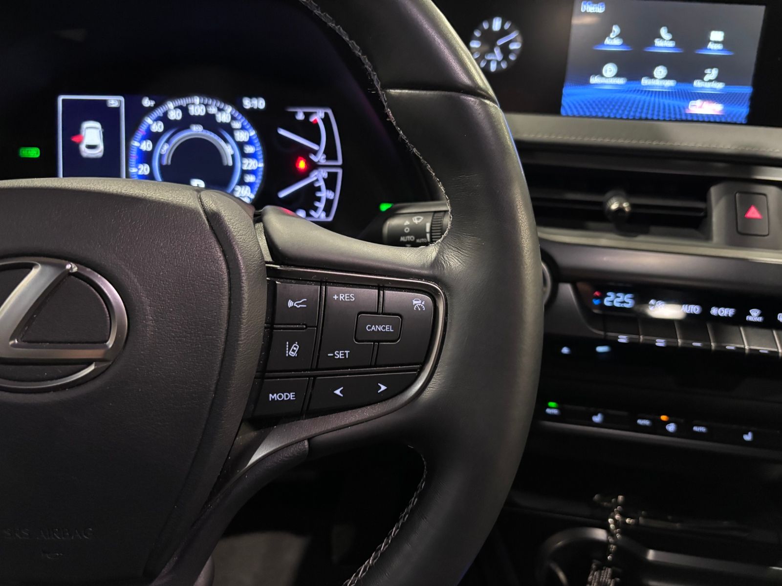 Fahrzeugabbildung Lexus UX 250 h Style RFK LED CarPlay