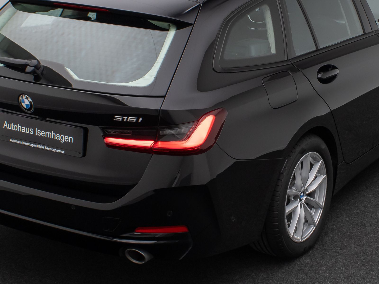 Fahrzeugabbildung BMW 318i Alarm GeschwindigRe DAB Kamera Sportlenkrad