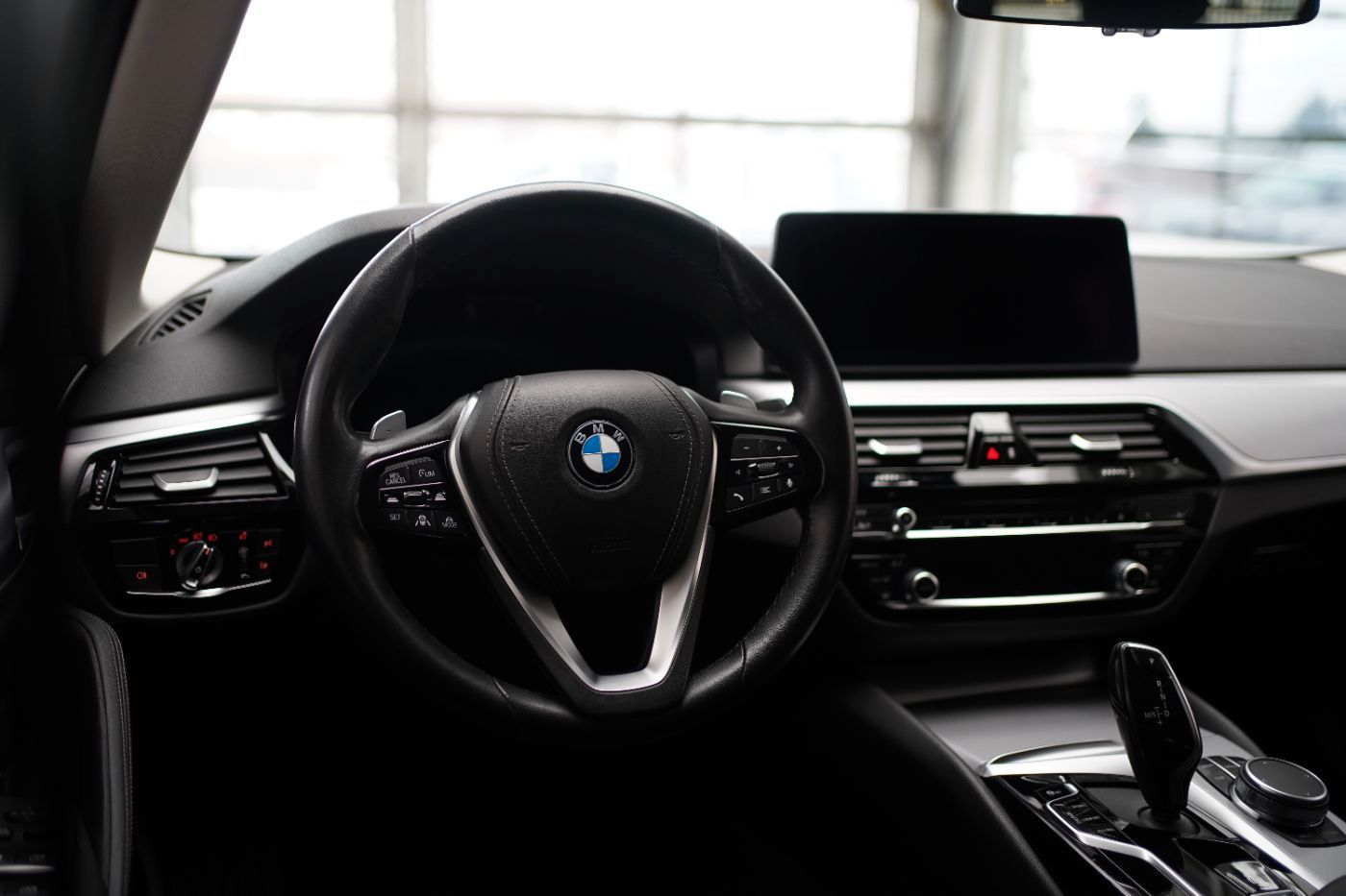 Fahrzeugabbildung BMW 530d xDrive +ParkingAssist+AHK+HarmanKardonSyste