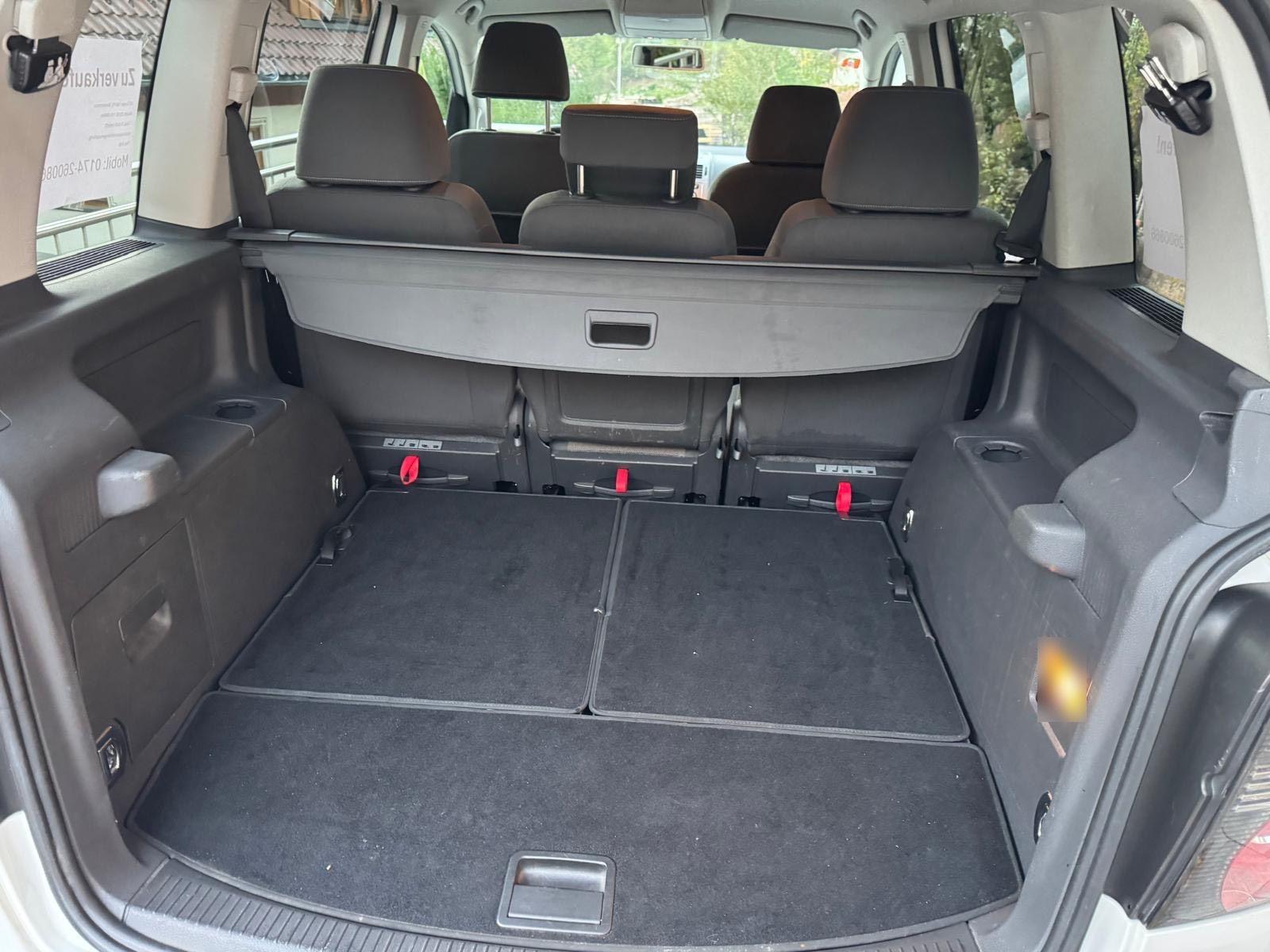 Volkswagen Touran 2010 — photo 8