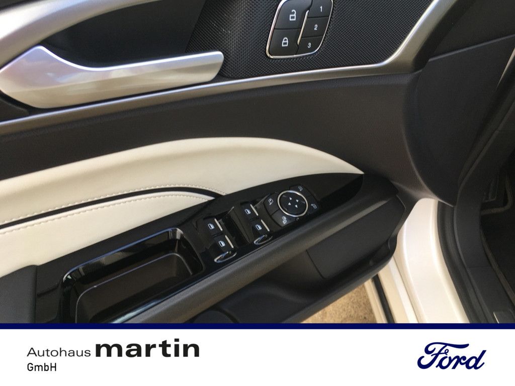 Fahrzeugabbildung Ford Mondeo 2.0 Vignale NAVI PDC ACC STANDHZ LED PANO