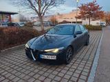 Alfa Romeo Giulia 2.2 Diesel 16V 132 kW 8fach Bereifung  - schwarze Alfa Romeo Giulia