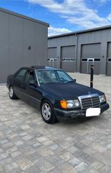 Mercedes-Benz W124 E200 Oldtimer - gebrauchte Mercedes-Benz E 200 aus dem Jahr 1990