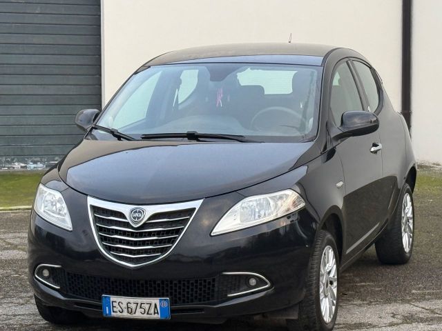 Lancia Ypsilon 0.9 TwinAir 85 CV 5 porte Metano 