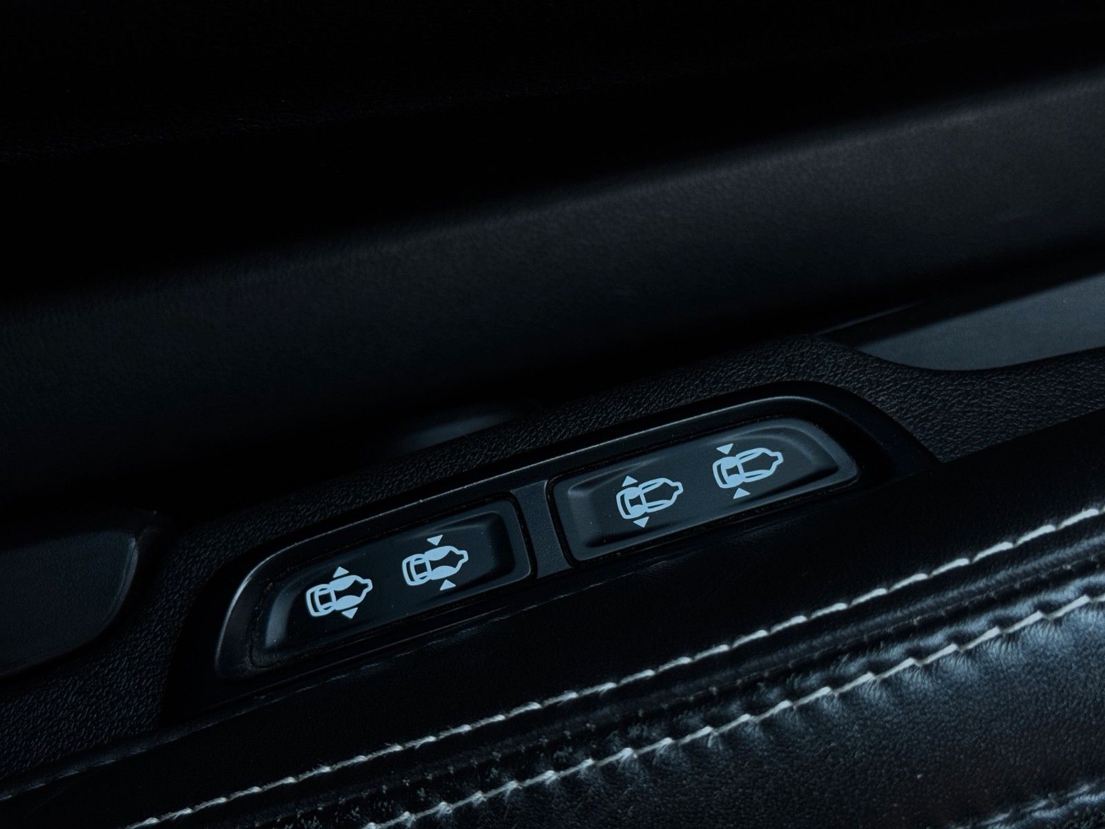 Fahrzeugabbildung Opel Astra J GTC *Infinity*Leder*OPC*Bi-Xen*Bhz.Lenk