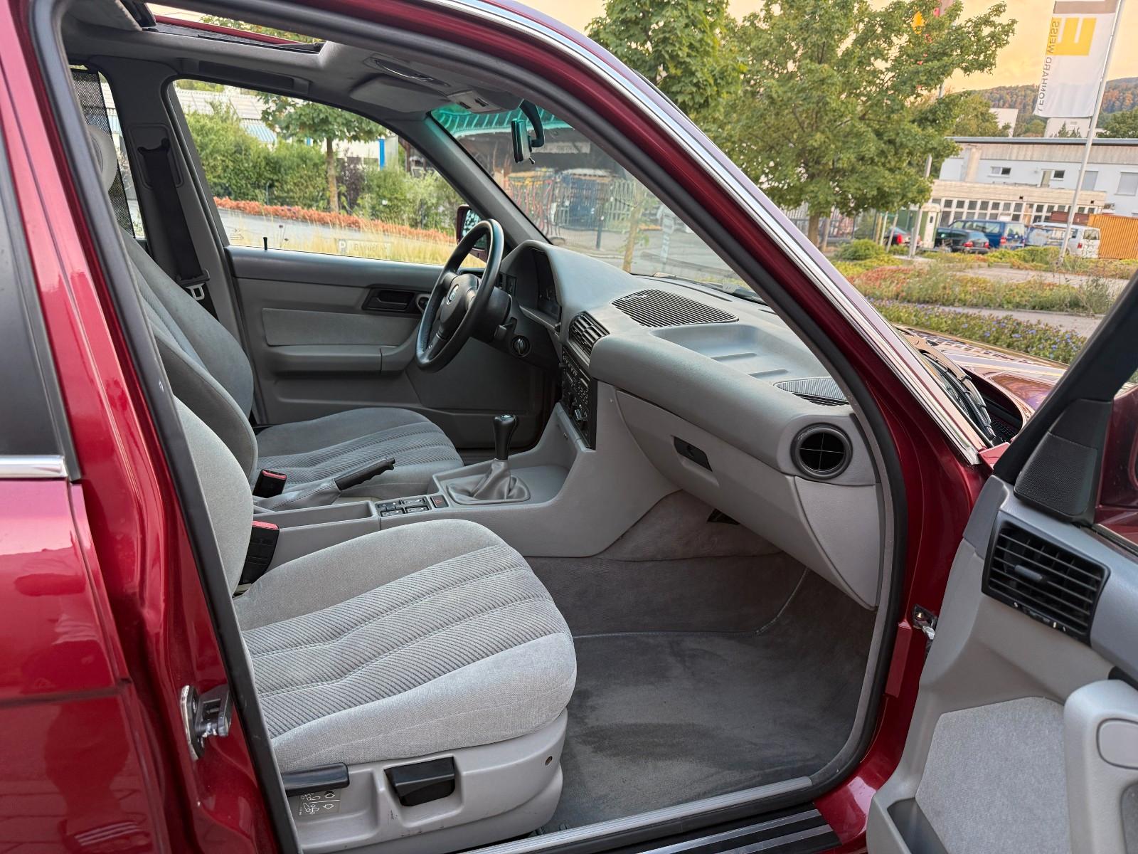 BMW 525I - 192 CV - TOIT OUVRANT -  BVM - VOLANT CUIR