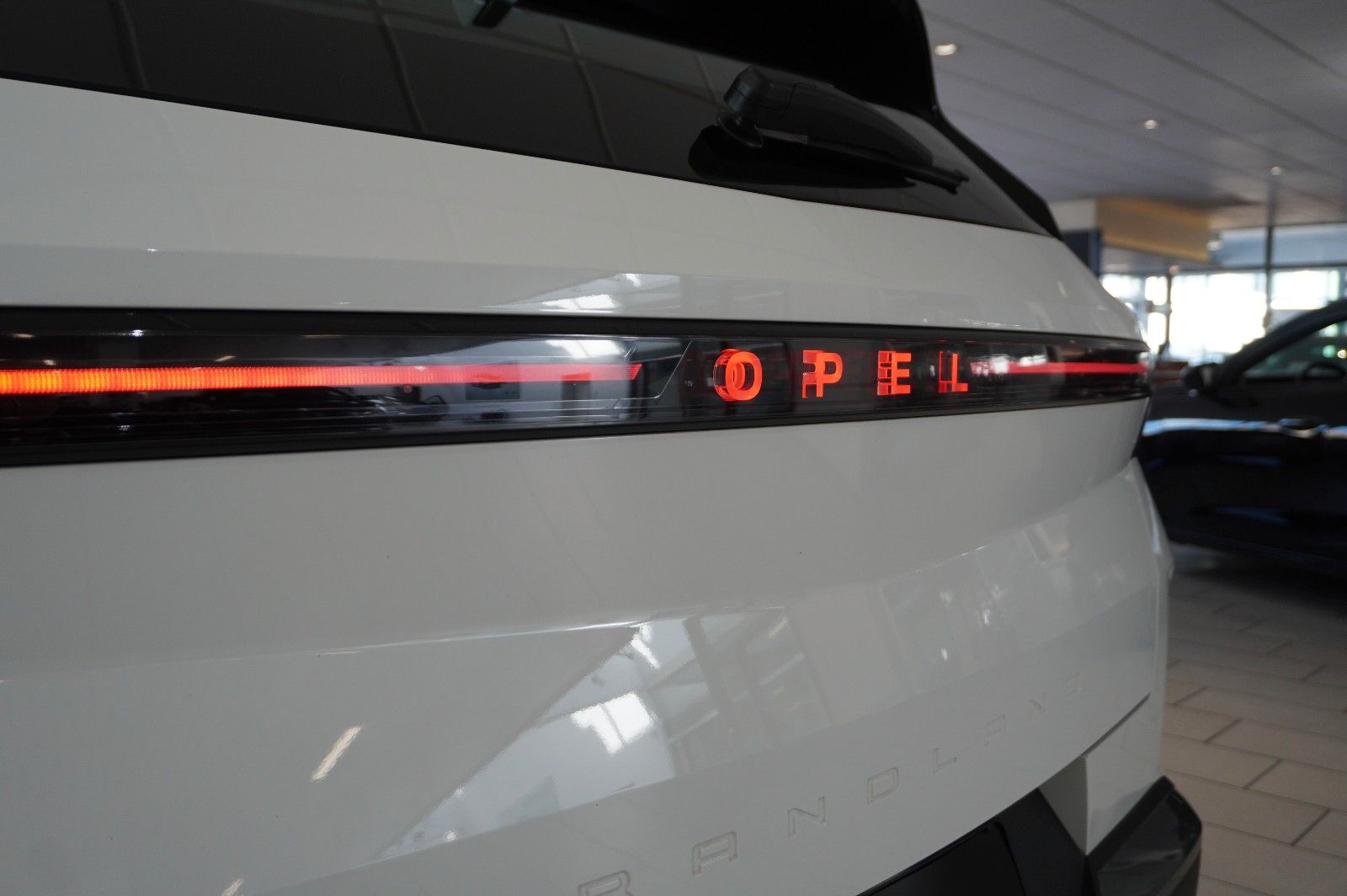 Fahrzeugabbildung Opel Grandland 1.2 48V HYBRID EDIT. NAVI/LED/KAMERA