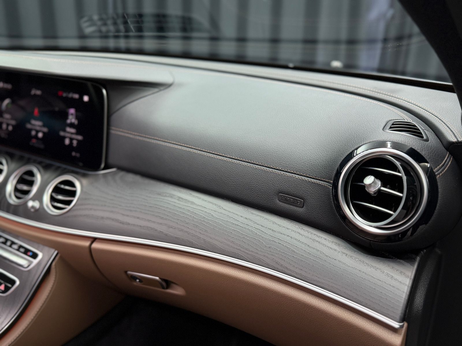 Fahrzeugabbildung Mercedes-Benz E 300 de T-Modell |BURMESTER|MULTIBEAM-LED