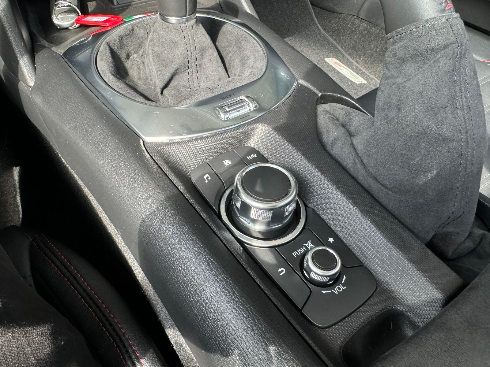 Fahrzeugabbildung Abarth 124 Spider Turbo Turismo LEDER BOSE NAV