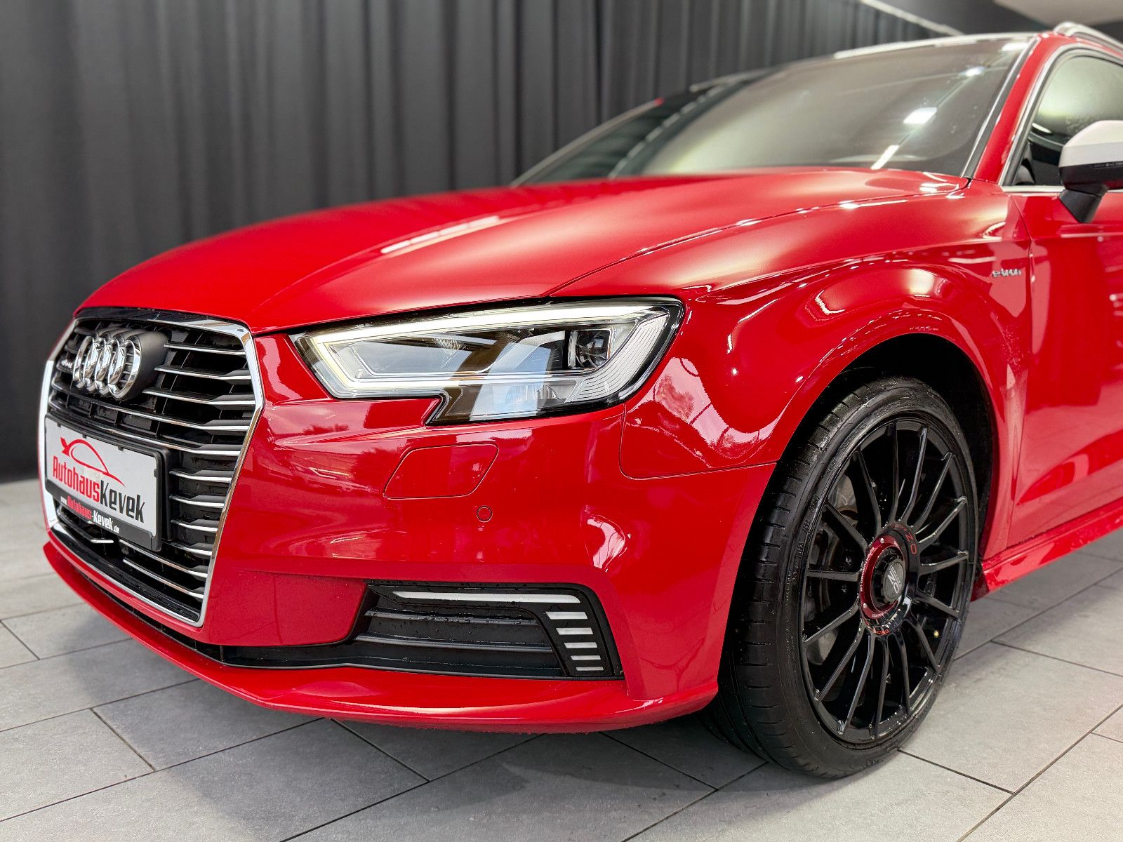Fahrzeugabbildung Audi A3 Sportback e-tron s-line |AHK|PANO|NAVI