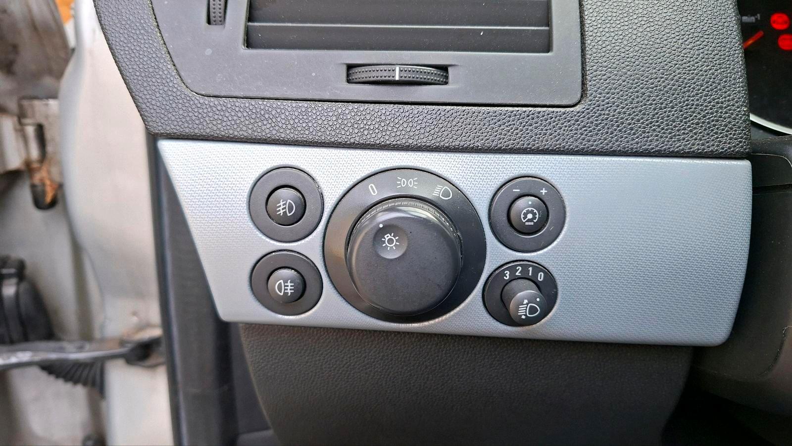 Opel Astra 2005 — photo 8