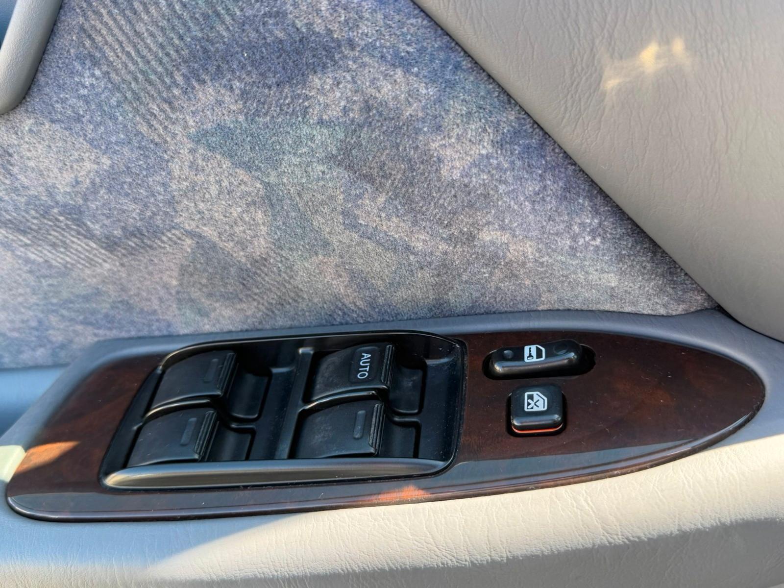 Toyota Camry 2.2 Automatik/1-HAND/Glas SHD