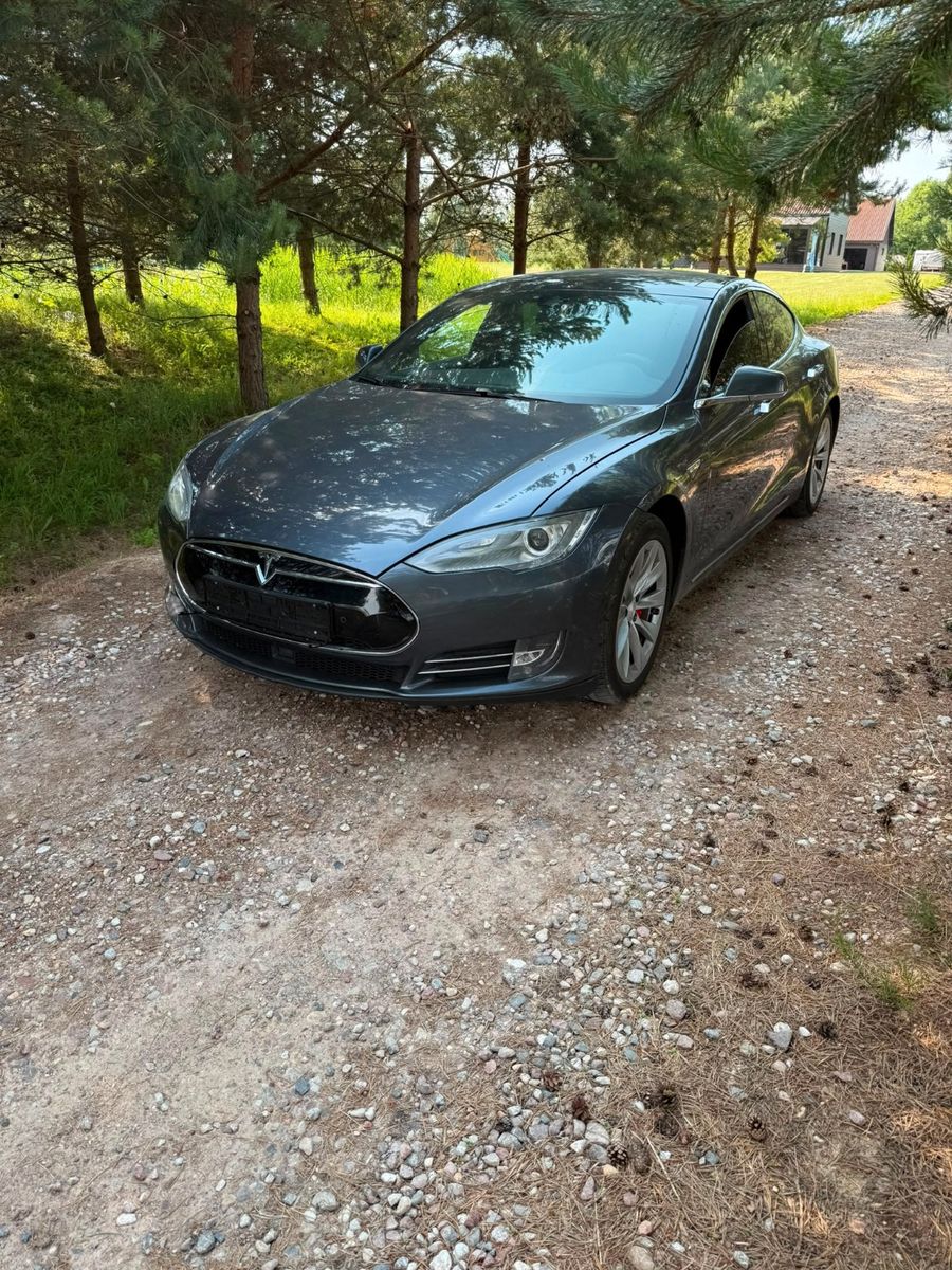 TESLA Model S P85D P