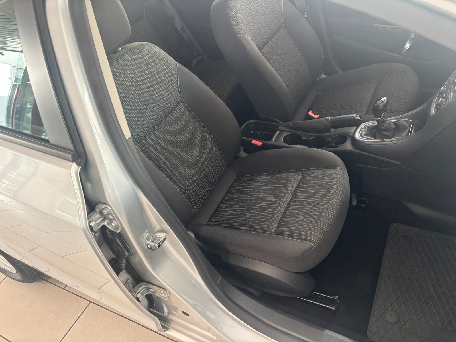 Fahrzeugabbildung Opel Astra J ST 1.4T Edition AHK/ALLWETTER/SHZ/NAVI
