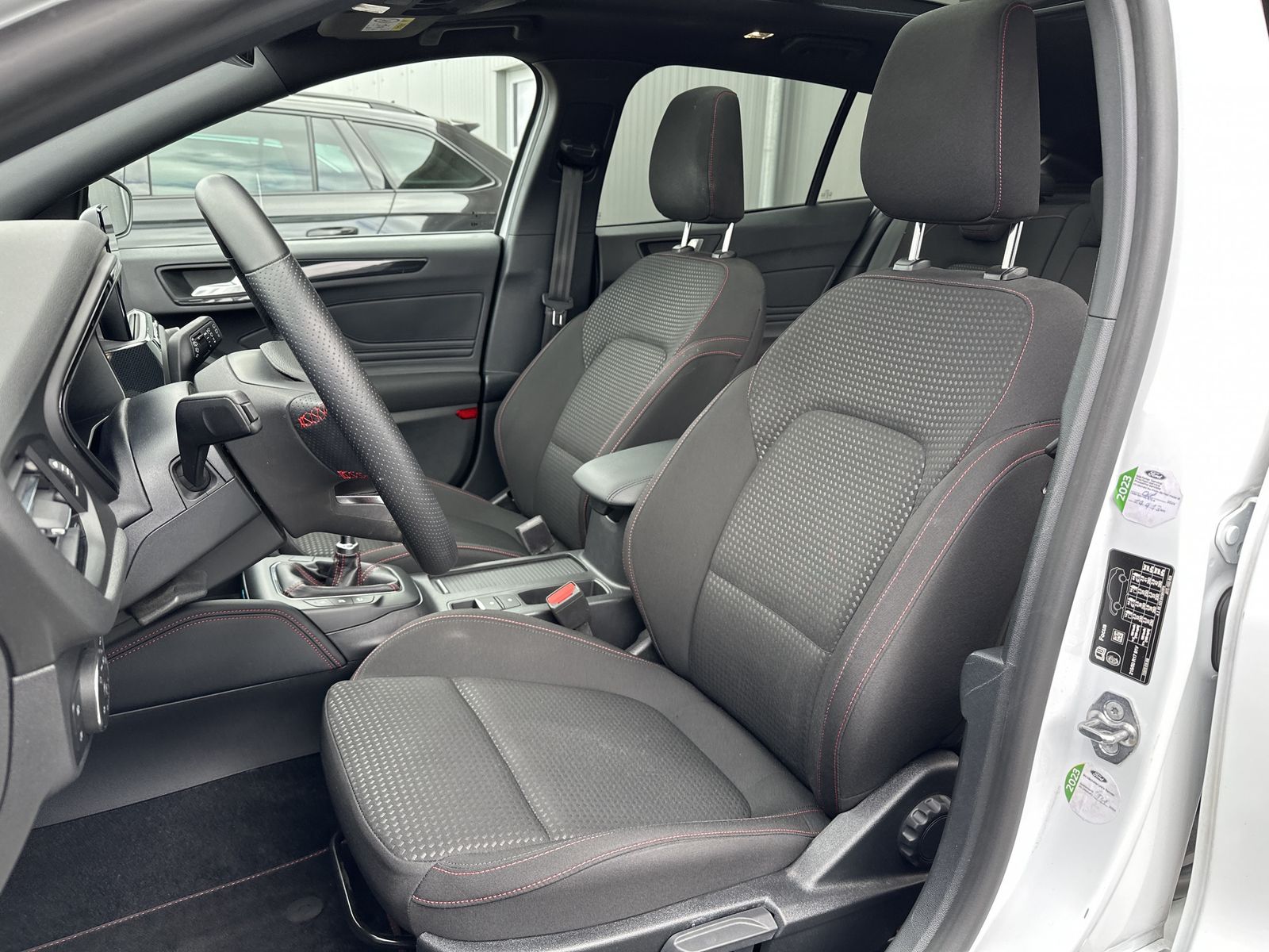 Fahrzeugabbildung Ford Focus Turnier 2.0 EB ST-Line X NAV+LED+PANO+KAM