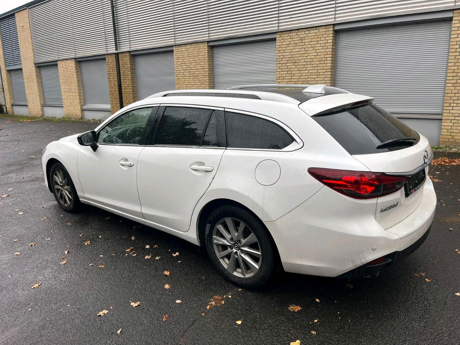 Mazda 2 2013 — салон