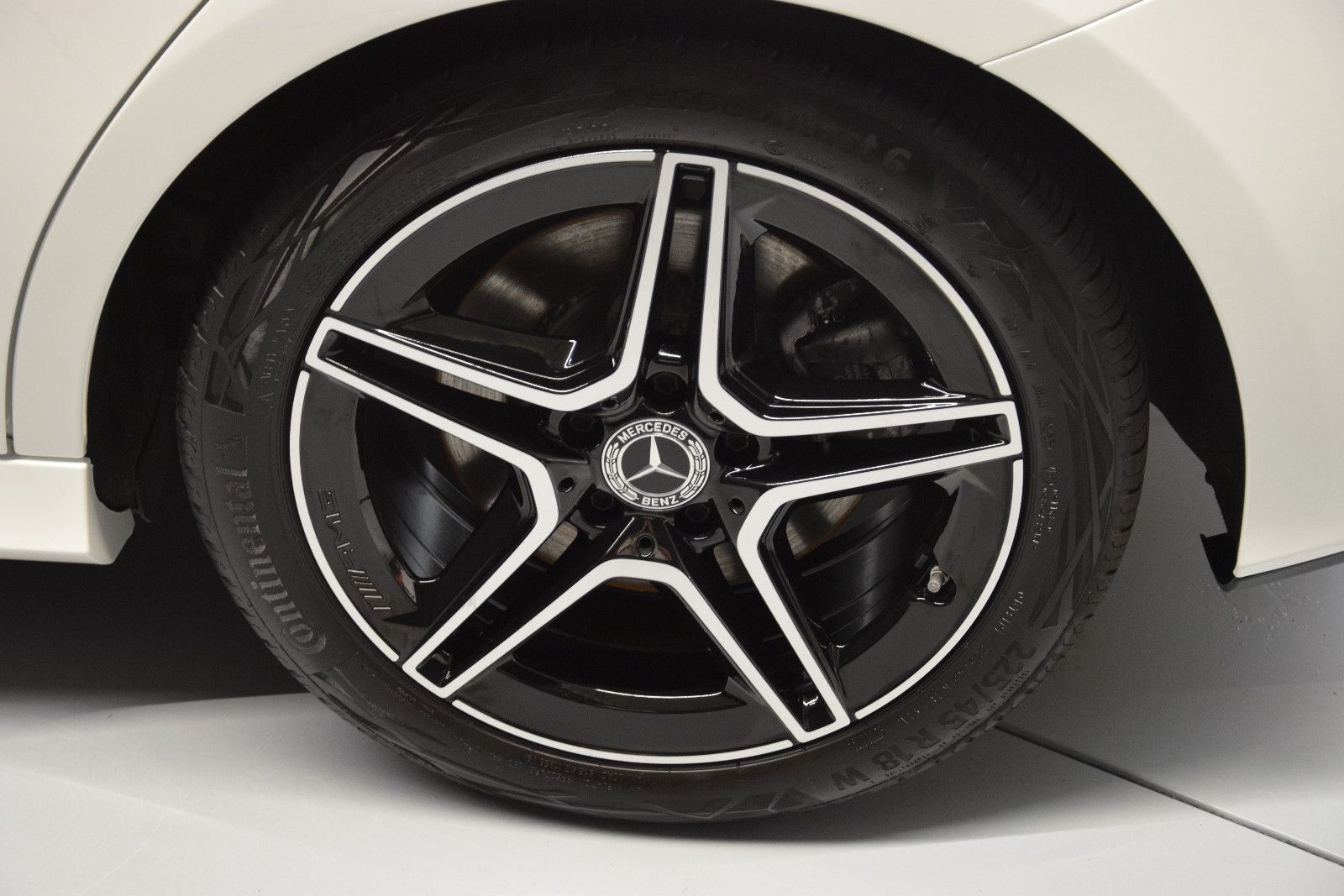 Fahrzeugabbildung Mercedes-Benz B 250 4Matic AMG Pano 360° Night ACC MBUX