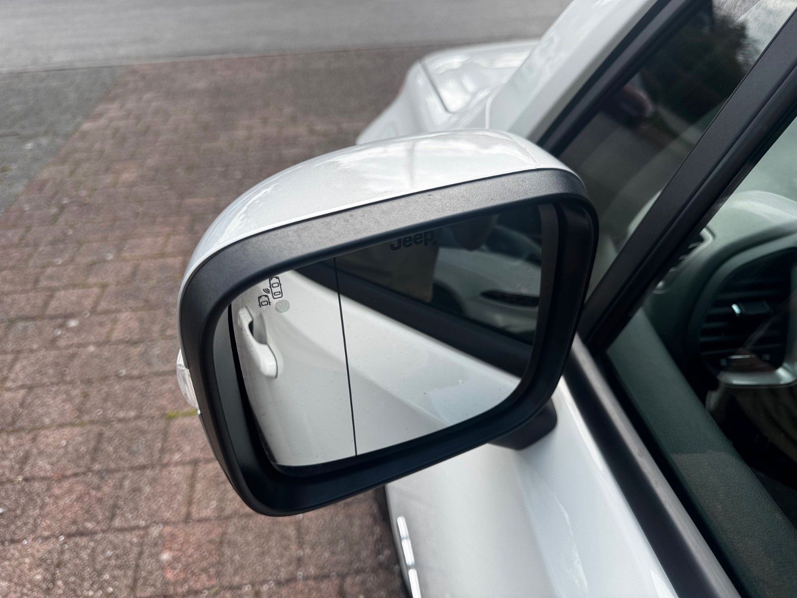 Fahrzeugabbildung Jeep Renegade Limited FWD Automatik Navi Kamera Sitzh
