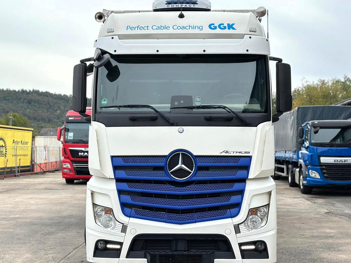 Mercedes-Benz Actros 1845 L/nR + Fliegl ZPS 180 JumboAuflieger