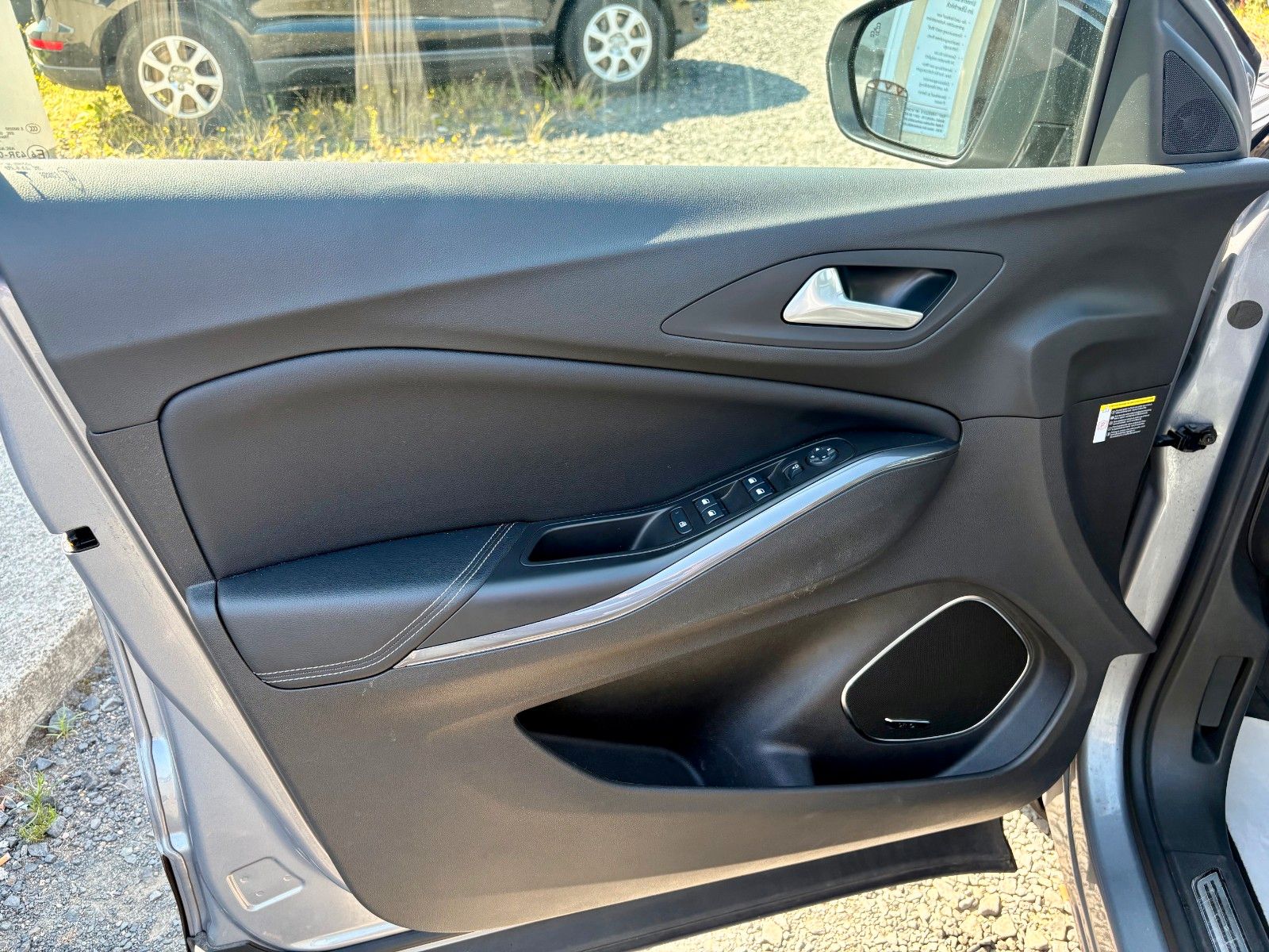 Fahrzeugabbildung Opel Grandland (X) 1.2 Aut. Ultimate Navi Leder Pano