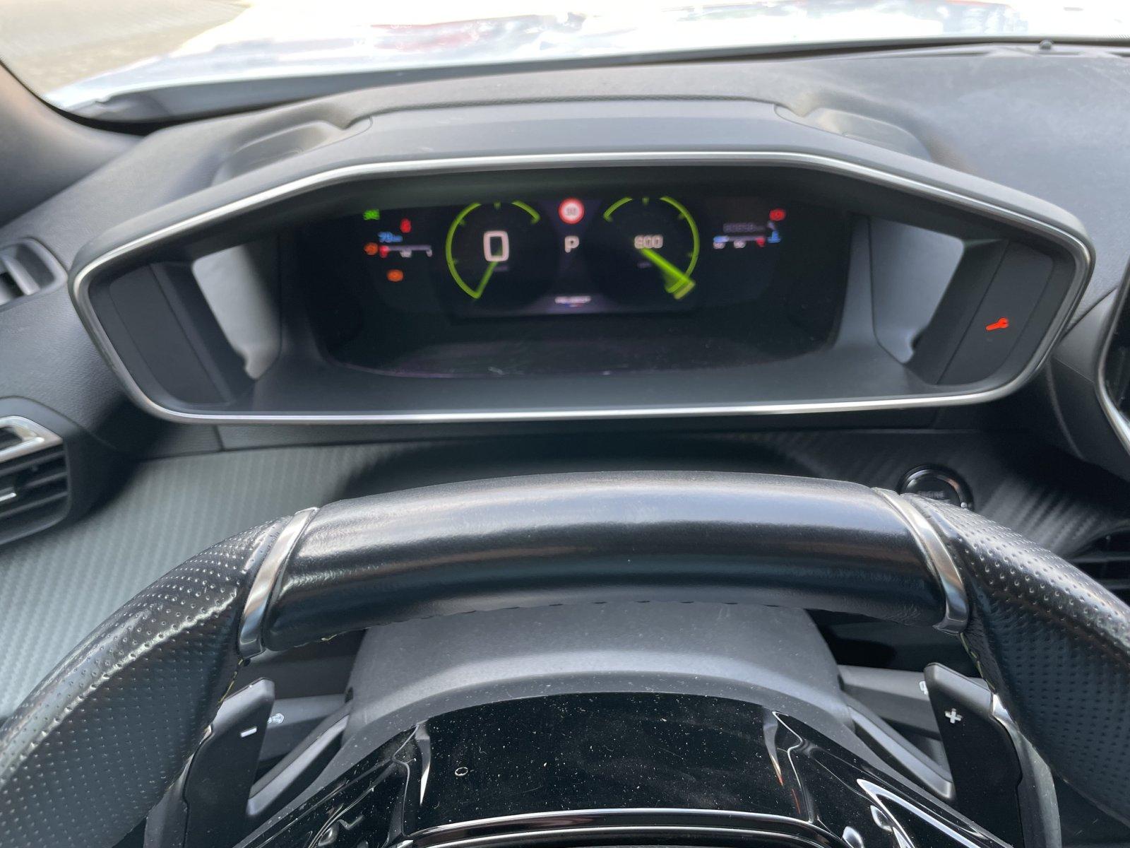 Peugeot 2008 PureTech 130 EAT8 GT SHZ / RFK