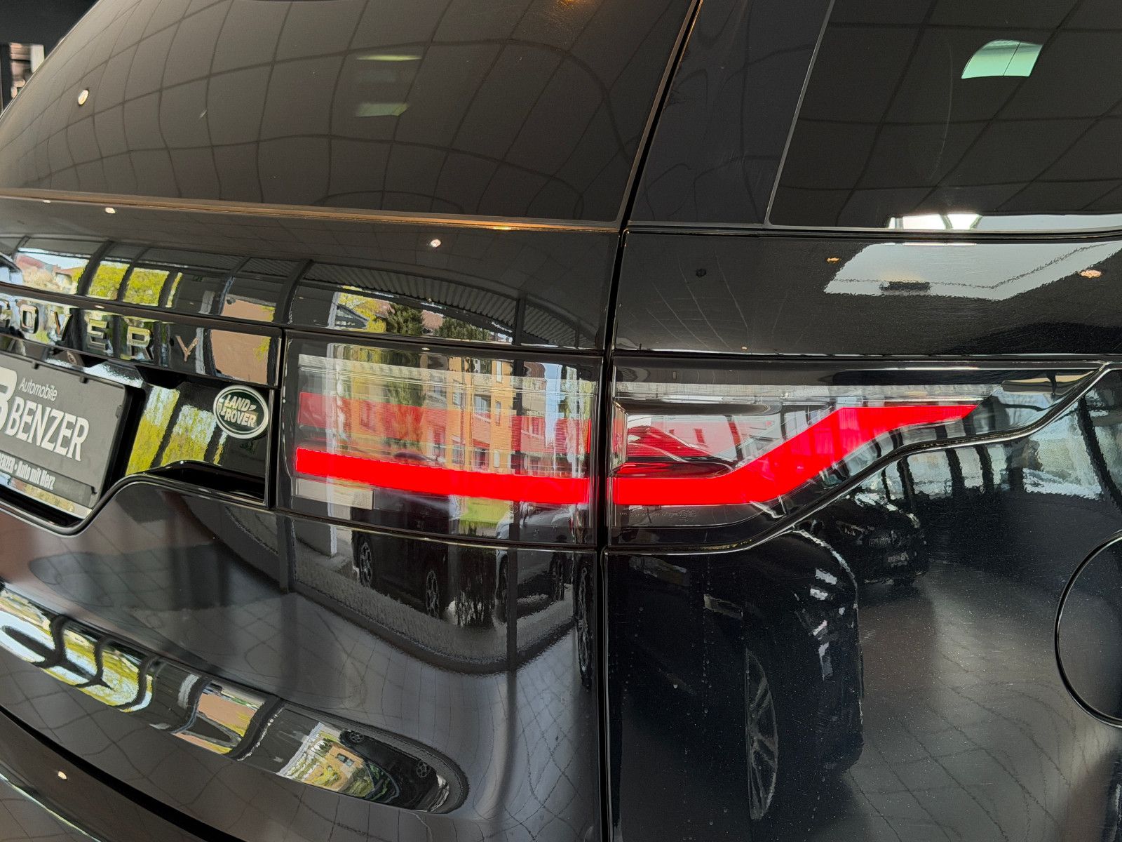 Fahrzeugabbildung Land Rover Discovery 5 R-Dynamic HSE D250 c AWD/PANO/MEMORY
