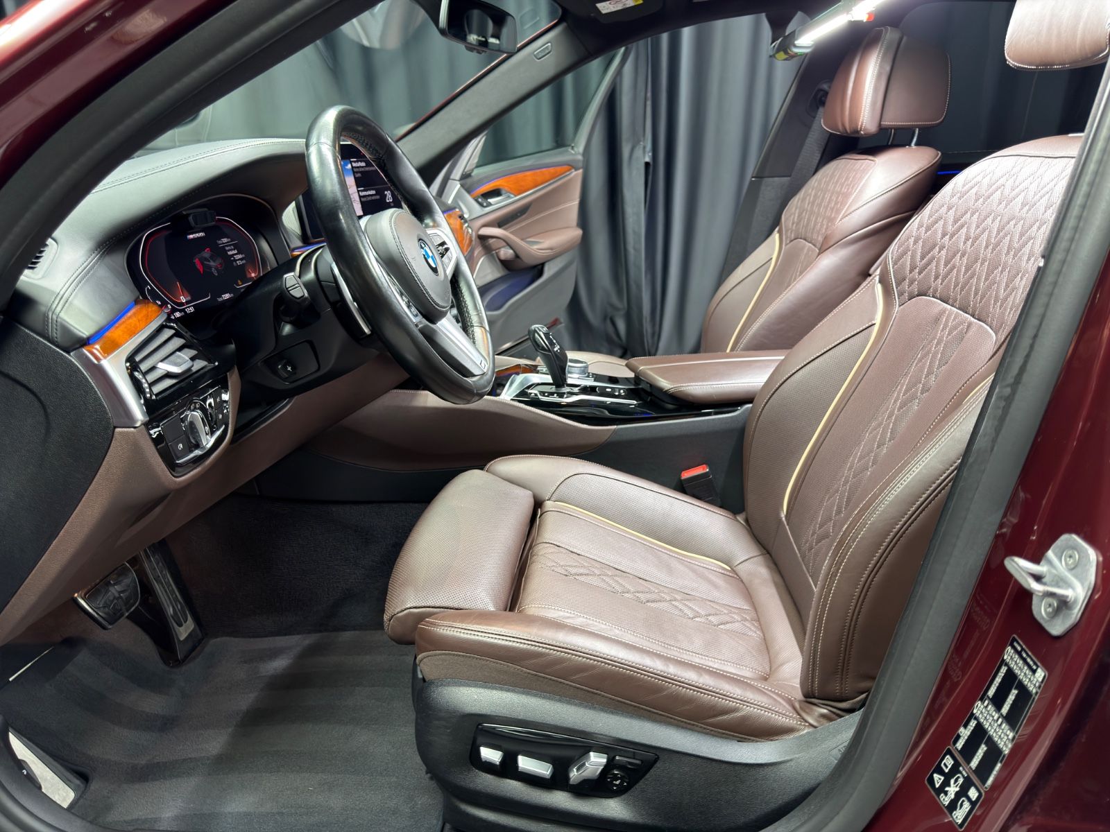 Fahrzeugabbildung BMW M550 i xDrive Limousine|INDIVIDUAL|LASER|H&K|HuD