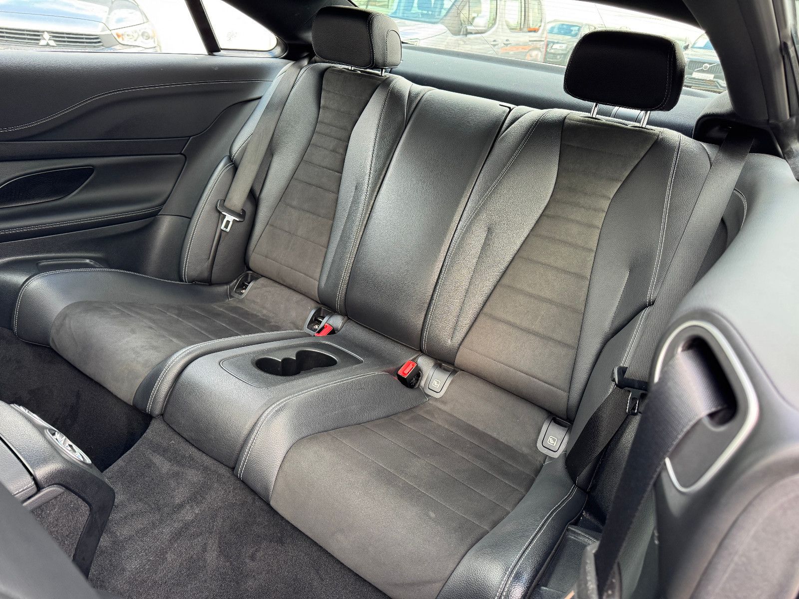 Fahrzeugabbildung Mercedes-Benz E 300 Coupe 9G 2X AMG LINE PANORAMA MBUX 20 ZOLL