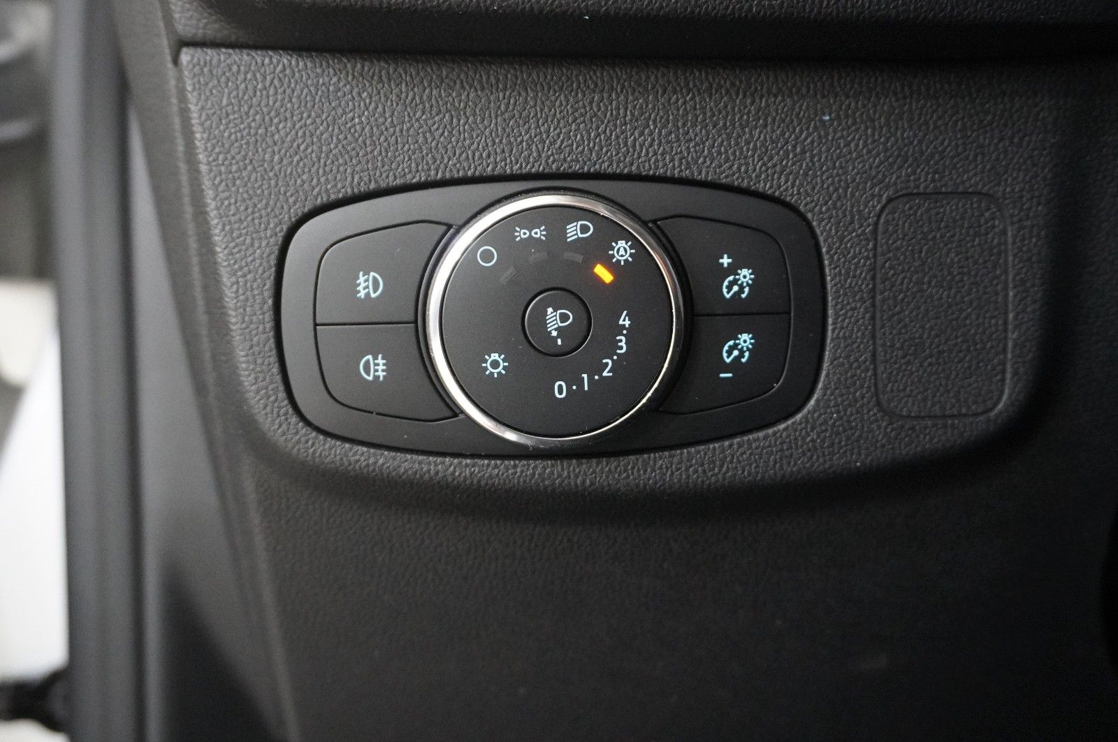 Fahrzeugabbildung Ford Focus Turnier 1.5D COOL & CONN. NAVI/LED/KAMERA