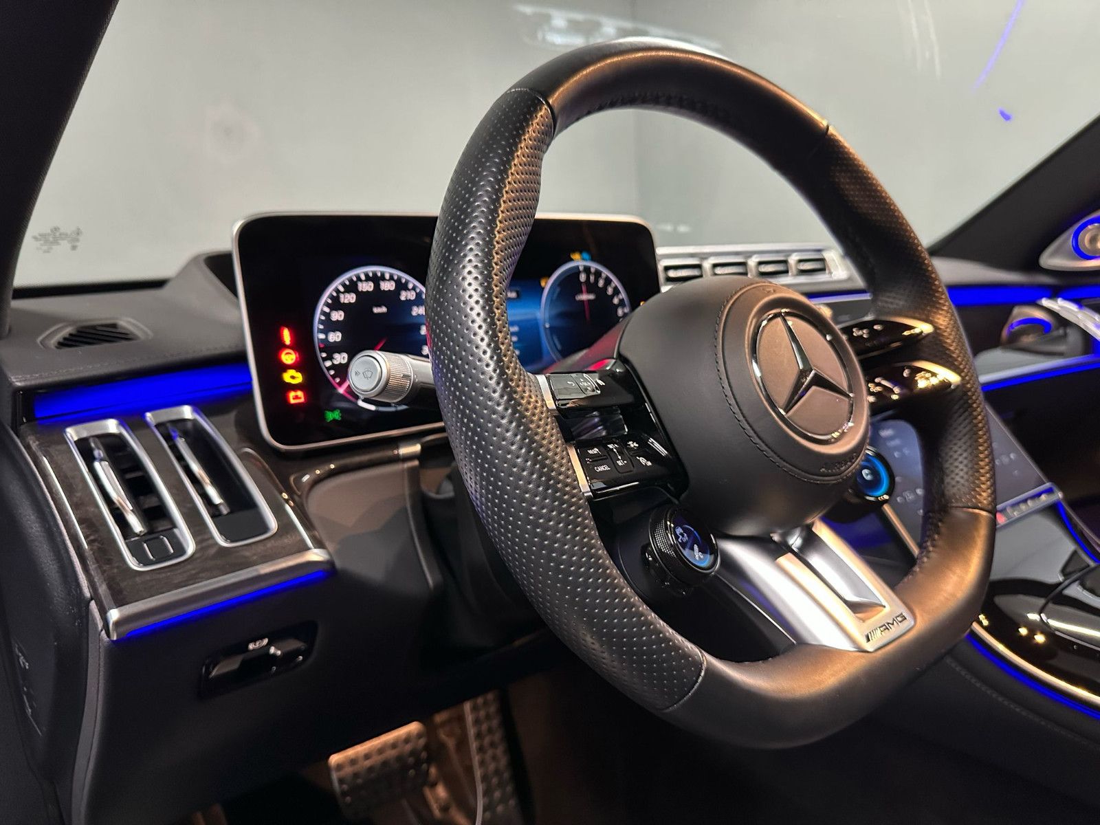 Fahrzeugabbildung Mercedes-Benz S 63 E Performance L *KERAMIK*PANO*TV*MASSAGE*