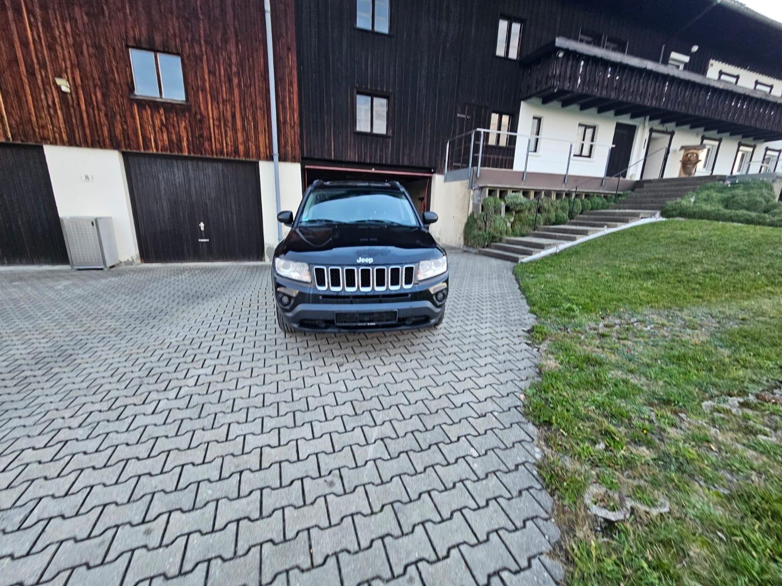 Jeep Compass 2013 — rear view