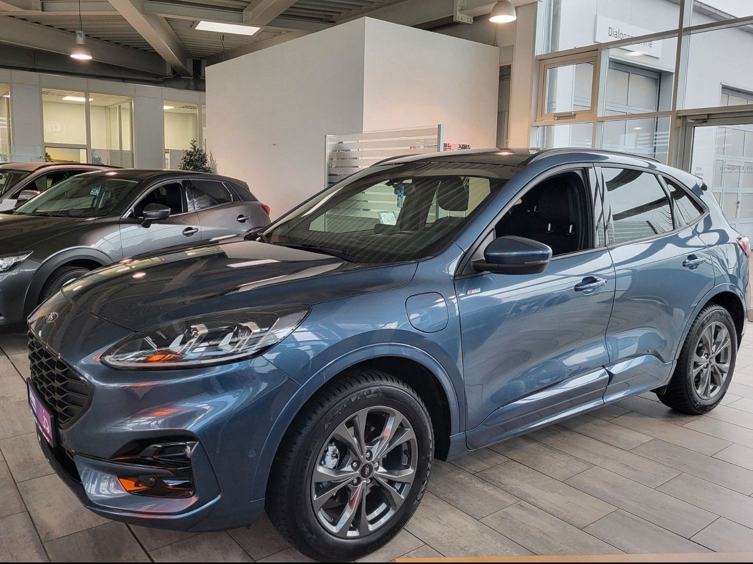 Fahrzeugabbildung Ford Kuga Plug-In Hybrid ST-Line X Panoramadach