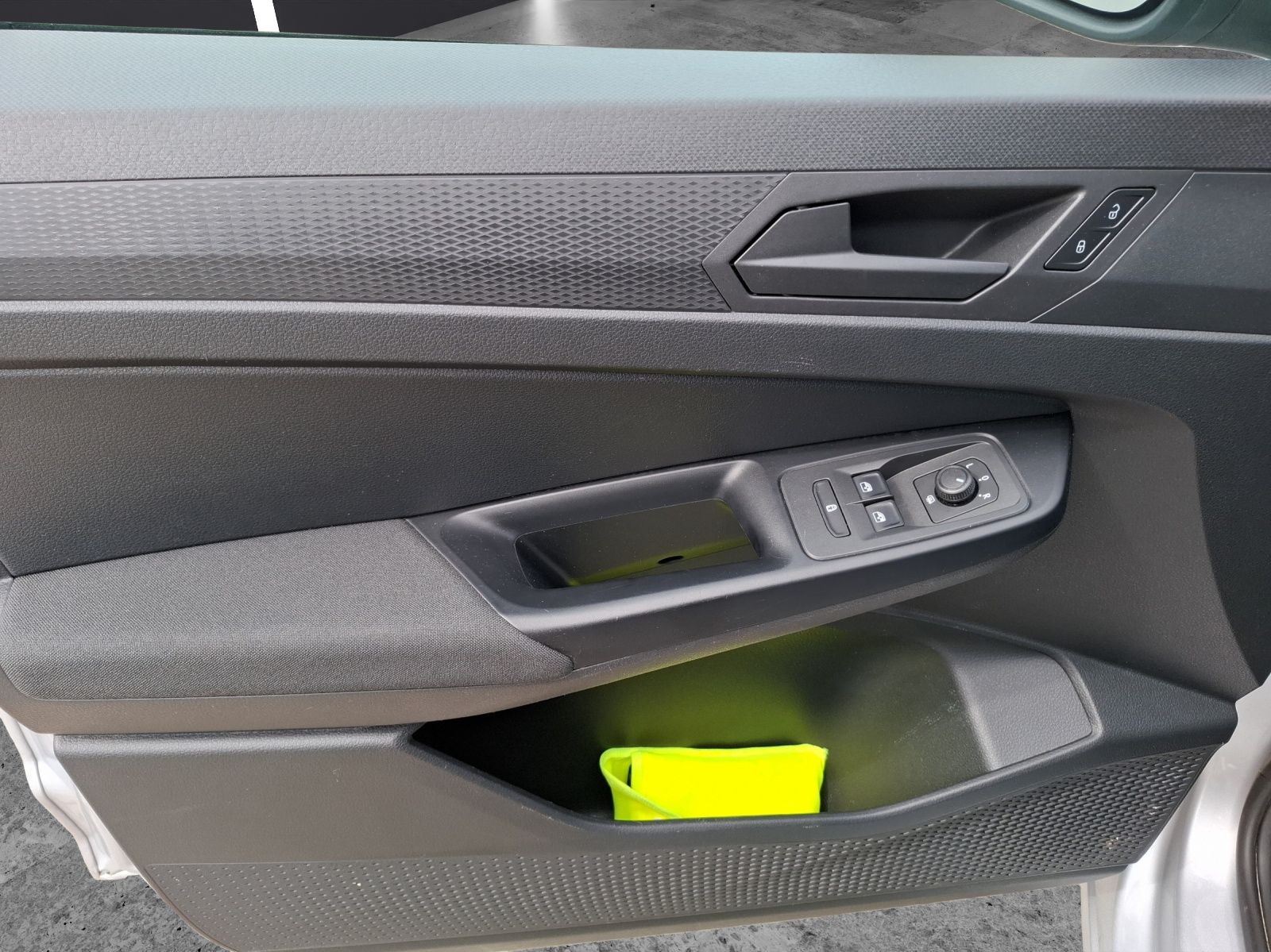 Fahrzeugabbildung Volkswagen Caddy Kombi TDI Basis Navi Klima DAB ACC PDC SH