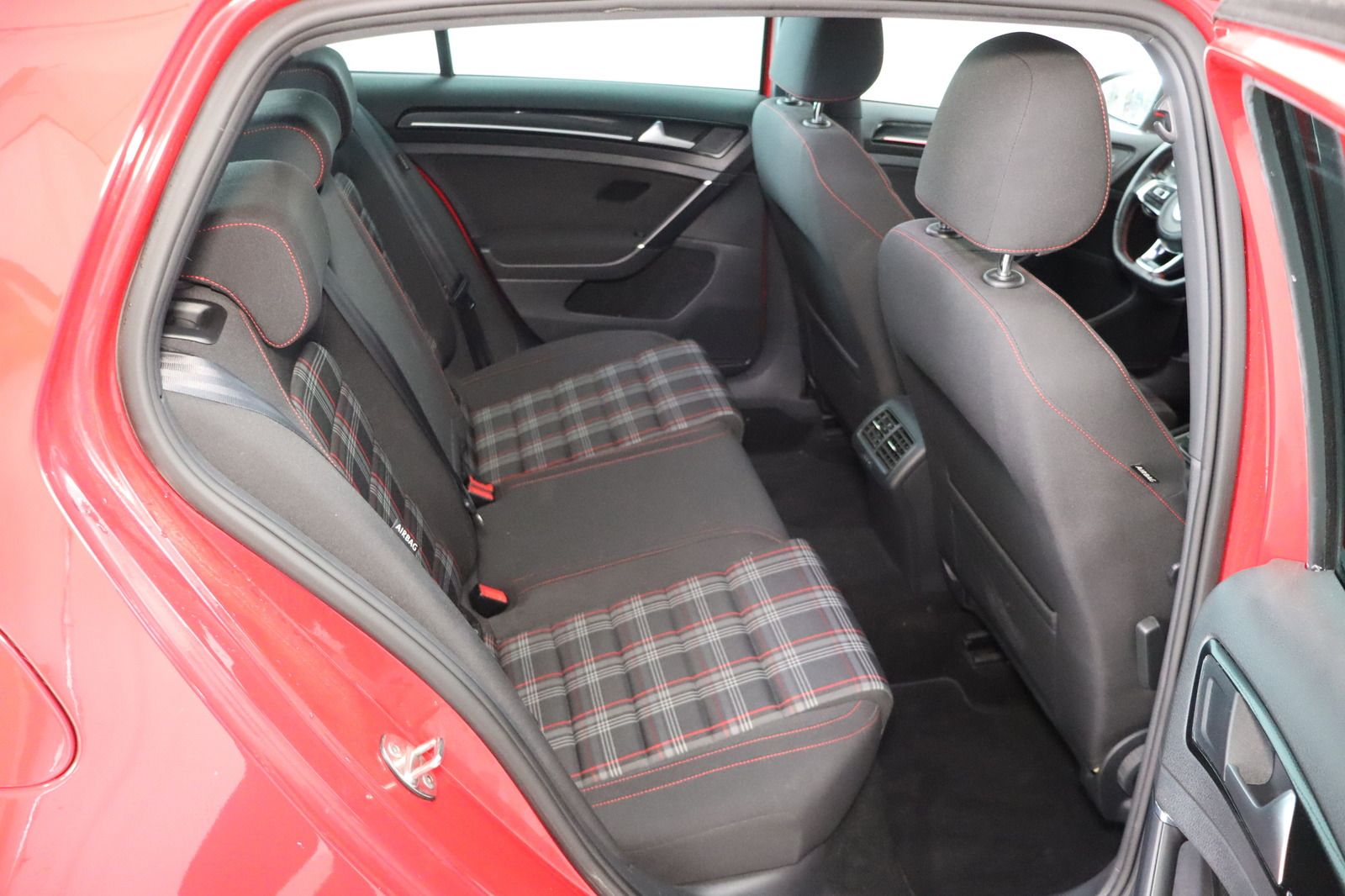 Fahrzeugabbildung Volkswagen Golf 2.0 TSI GTI * Standheizung * PDC