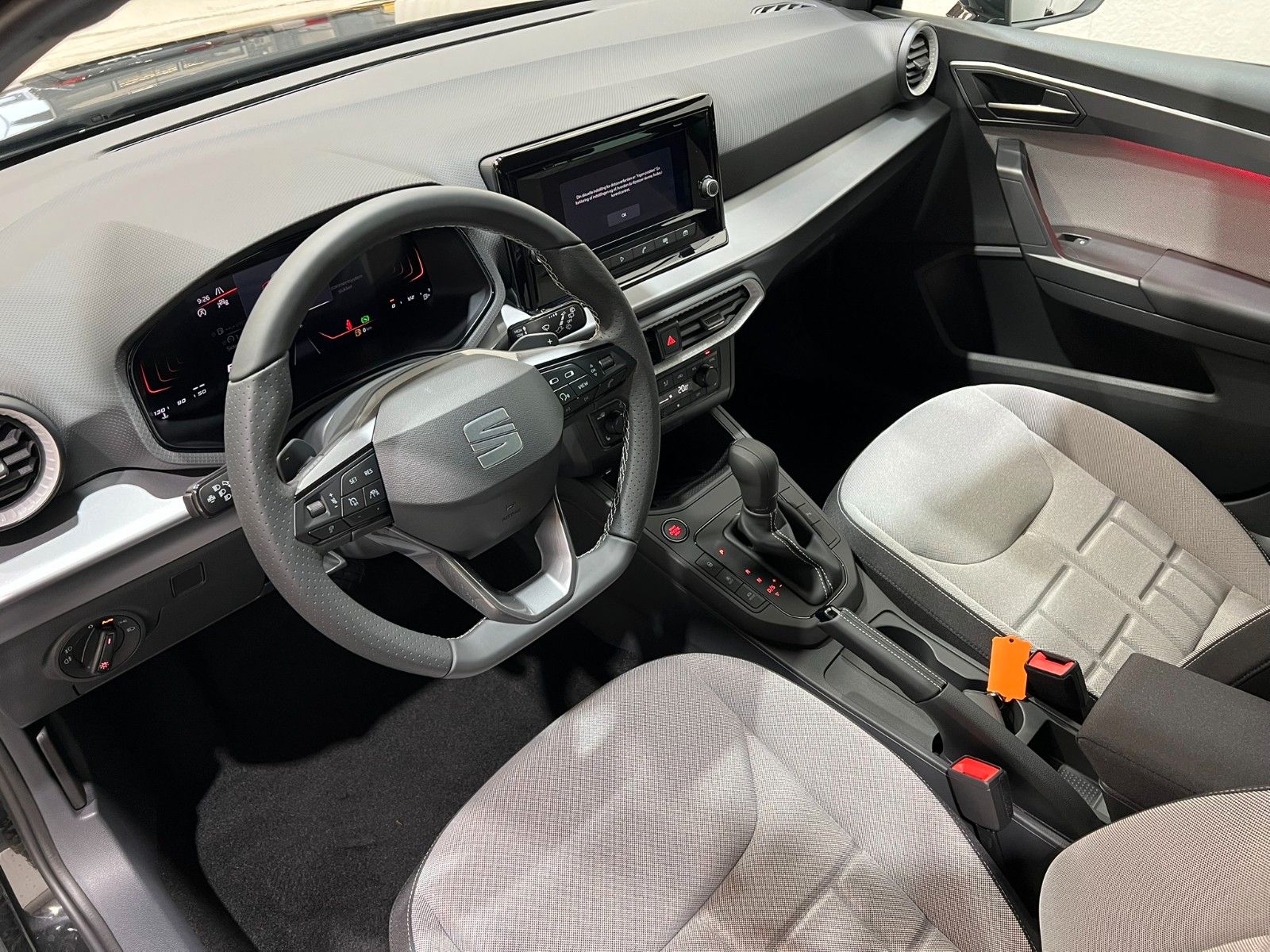 Fahrzeugabbildung SEAT Arona 1.0 TSI 85kW FR DSG