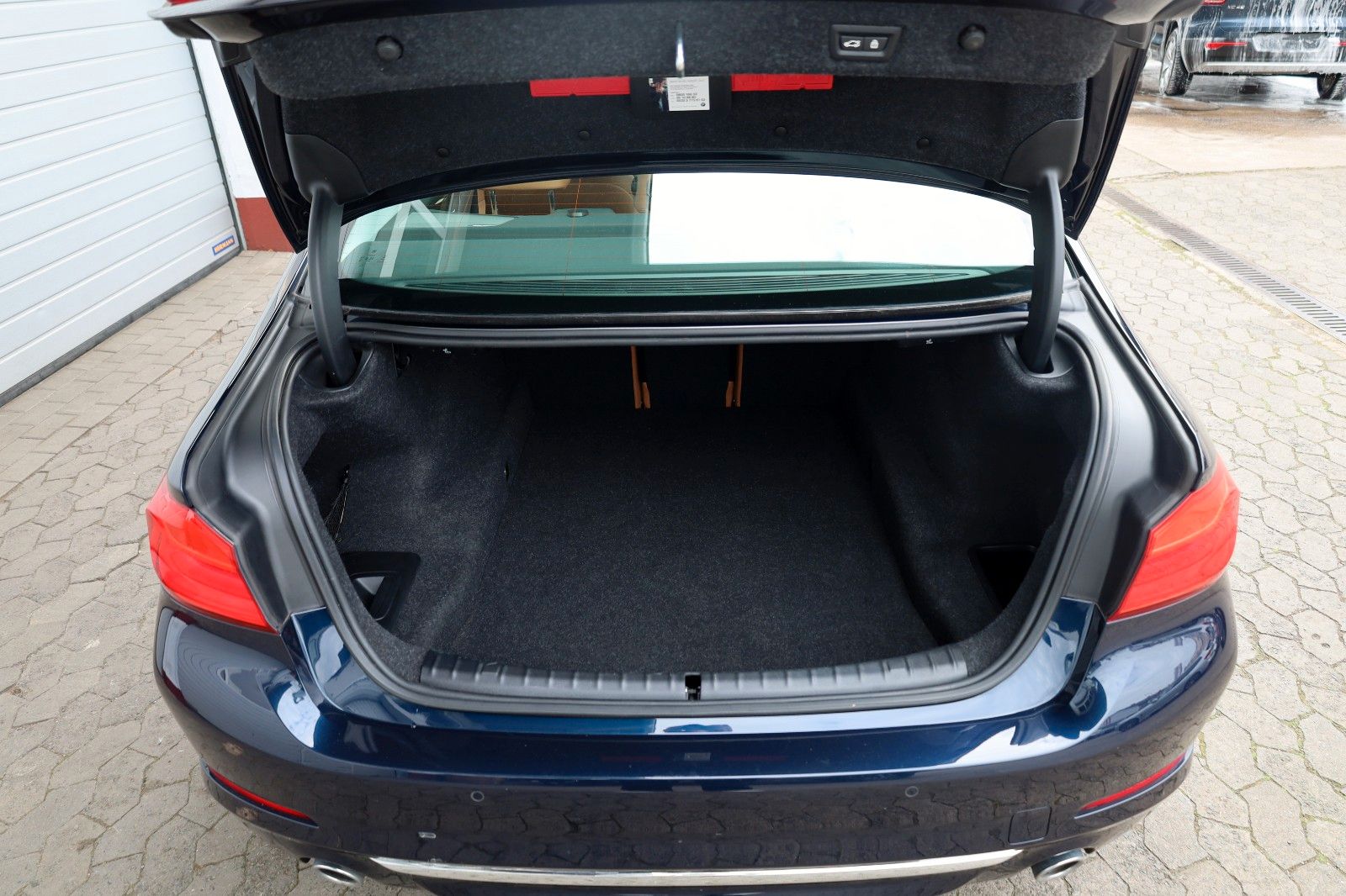Fahrzeugabbildung BMW 520 d xDrive Lim. Luxury,Leder,Navi,Kamera,SD,SH