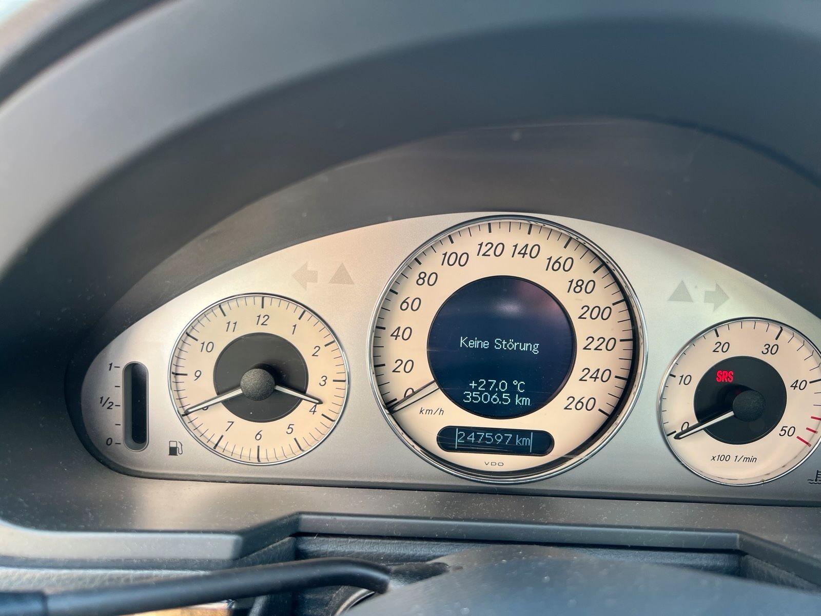 Mercedes-Benz E270 2004 — photo 13