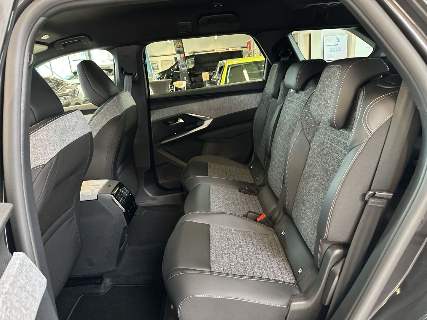 Fahrzeugabbildung Peugeot 5008 Allure HYBRID 145 e-DSC6 Navi LED CarPlay