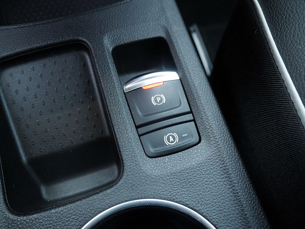 Fahrzeugabbildung Renault Captur Intens E-Tech Plug-In 160 KAMERA NAVI LED