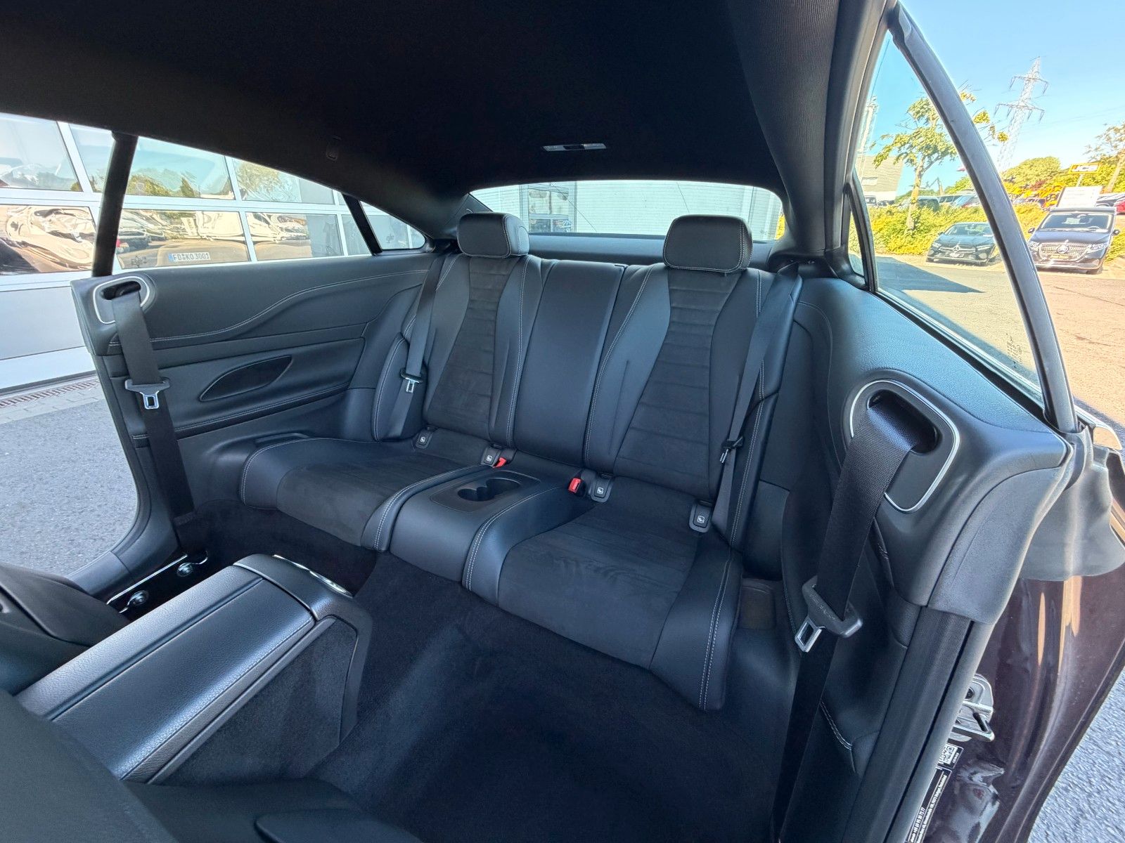 Fahrzeugabbildung Mercedes-Benz E 350 Coupe  AMG+Ambiente+RKamera+TotW+Alcantara